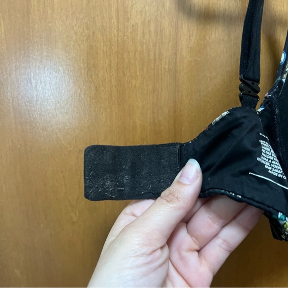 Victoria’s Secret Very Sexy Push-Up Bra on Floral Design - Picture 5 of 8